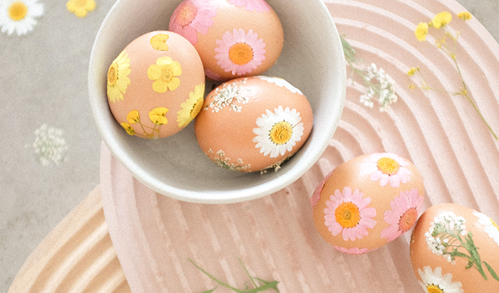 Pressed flower Easter egg craft. Find out how to create your own easter eggs with the kids. Little Gatherer Children's Boutique.
