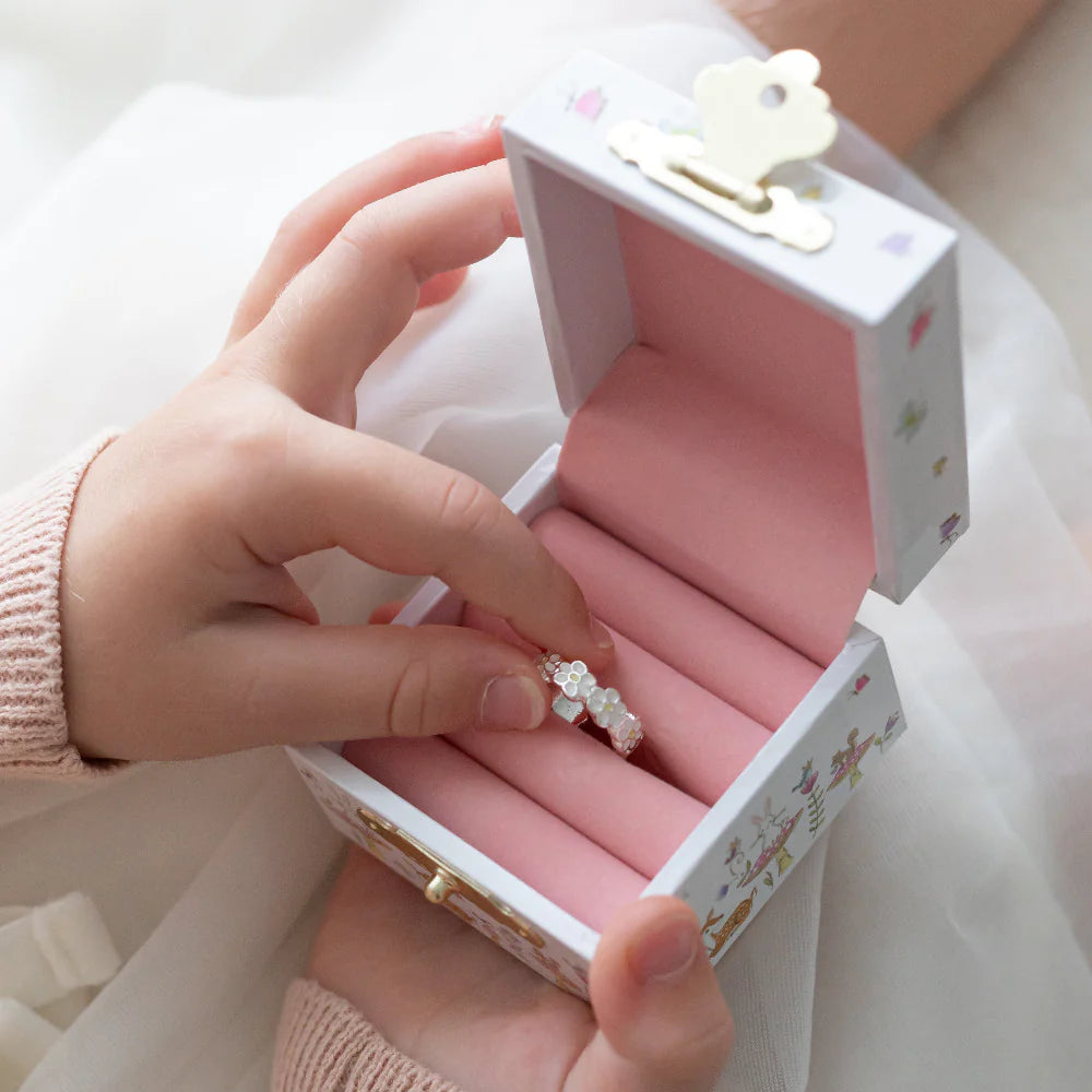 Lauren Hinkley Daisy Chain Ring in Bunny Box