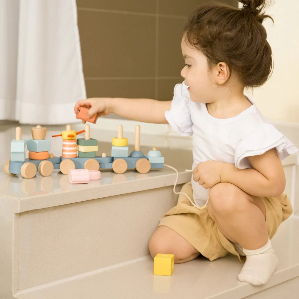 Classic World Pull Train - Ocean