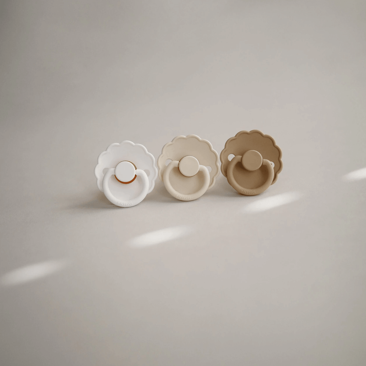 Frigg Pacifier - Latex - Daisy Cream