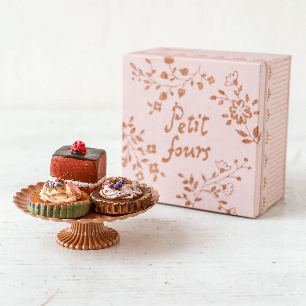 Maileg Mini Cakes & Cake Stand