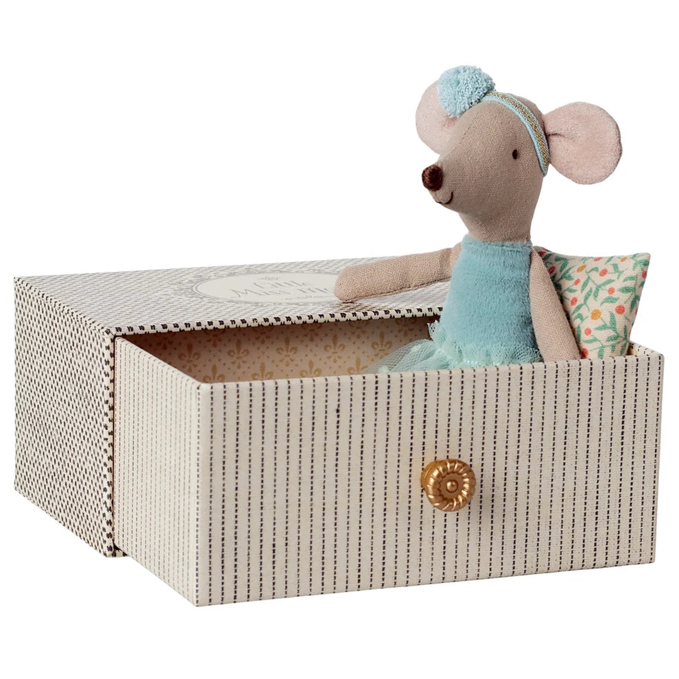 Maileg Mouse Dancing Little Sister in Daybed