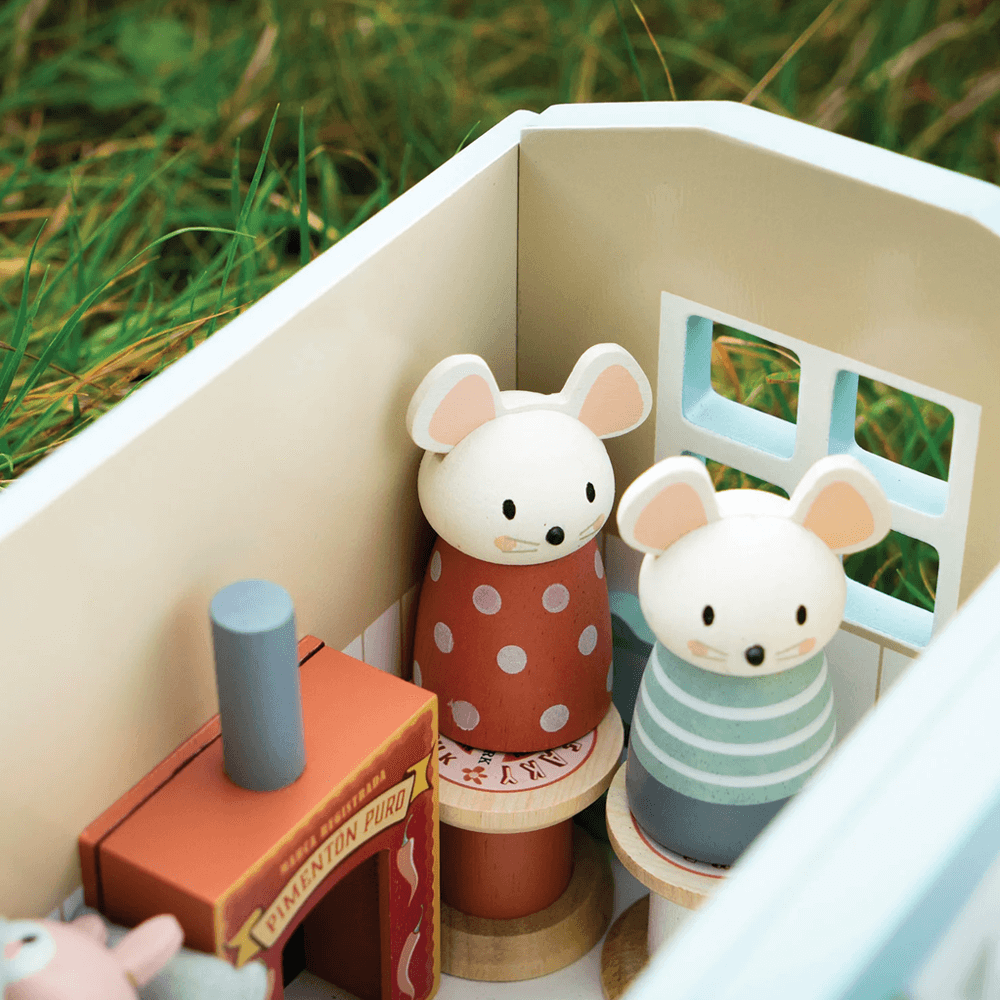 Tender Leaf Secret Meadow Shepherd’s Hut