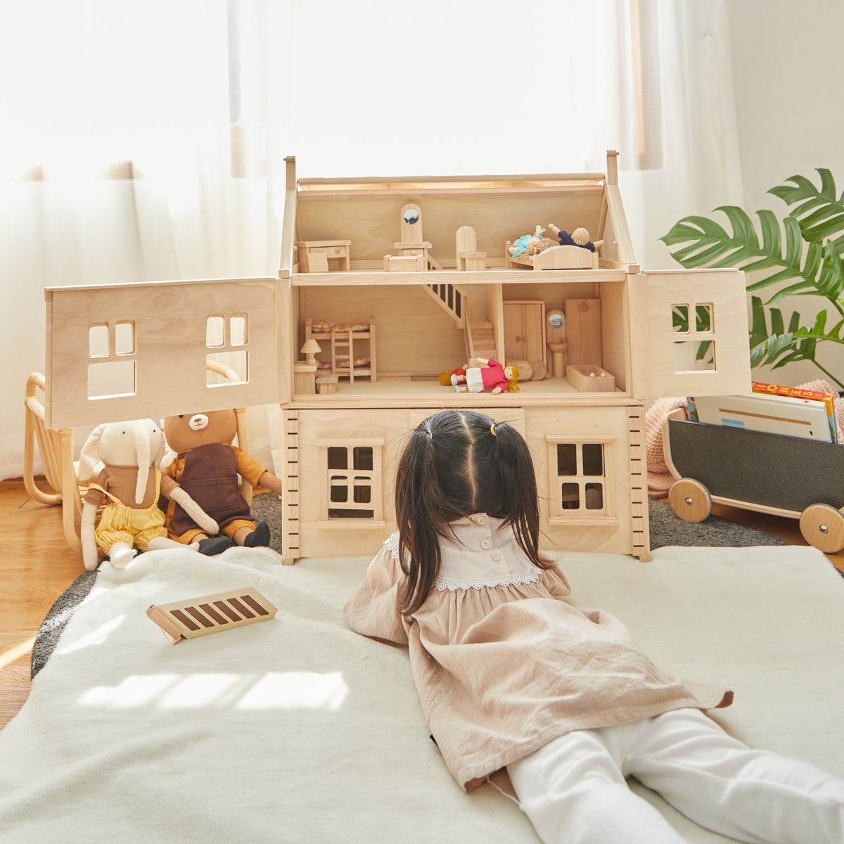 Plan Toys- Victorian Dollhouse