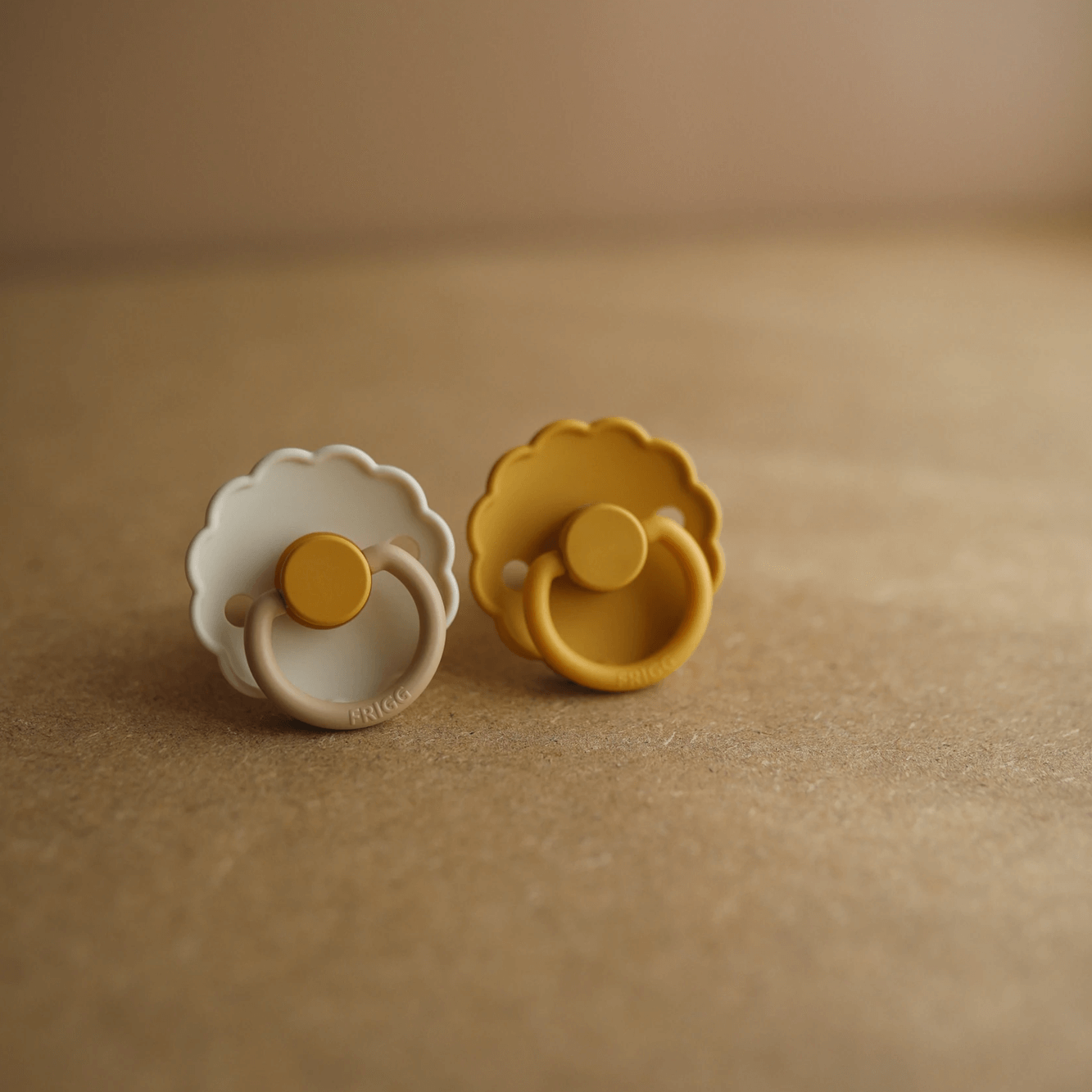 Frigg Pacifier Daisy - Latex - Chamomile