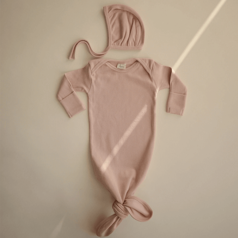 Mushie Ribbed Baby Bonnet - Blush